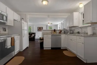 Image de Cozy Vermont Lodge |Hot Tub||Stream | Private | Wifi | SatTV, Beautiful Waterfront Vermont Retreat