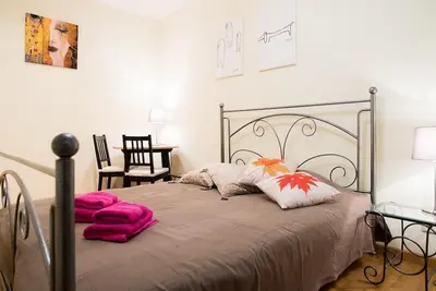 Image de Appartement-Classique-Salle de bain privée séparée-Balcon