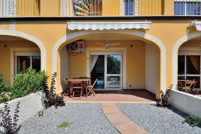 Image de Green Bay; a comfortable one-bedroom ground floor apartment with communal pool