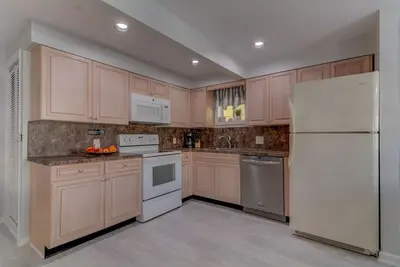 Image de Luxury 2 Bedroom, 2nd Floor Beach House with Ocean View on First Beach Block