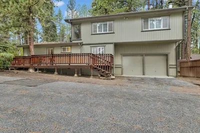 Image de La Cerena Getaway at Big Bear- Pool Table- Ski Resort Central