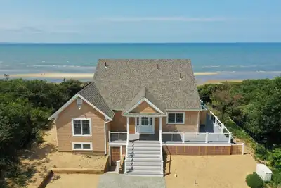 Image de Complete Reno, Private Beach, Panoramic Water View!