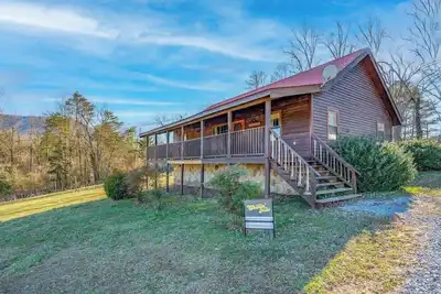 Image de Beautiful View! Log cabin, Fireplace, Hot Tub, Arcade, Pool, Fishing