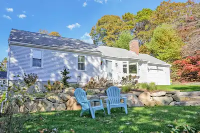 Image de Stylish and completely renovated home close to 6a beaches and villages.