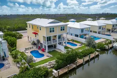 Image de Private paradise! Gorgeous 4/3 Half duplex w/ private pool & dockage!