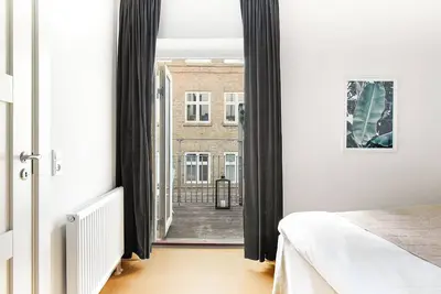 Image de Sanders Leaves - Charming 3-bdr Apt With City View