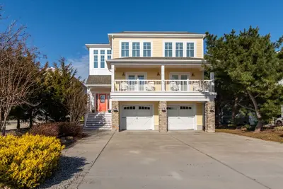Image de 5 Cape Henlopen Dr - Close to the beach with a Private Pool!
