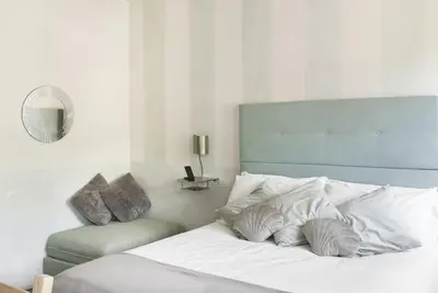 Image de Double-Standard-Salle de bain privée séparée-Vue sur Jardin-Camera Uno