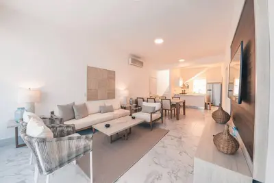Image de Penthouse w\/ jacuzzi incl at Lake View