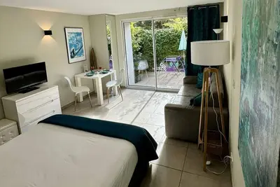 Image de Appartement-Salle d'eau-Vue sur Jardin-nature ou Cirque