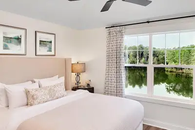 Image de Beautiful Villa Overlooking Lunker Lake w/ Kitchenette & WiFi - Pet Friendly