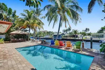 Image de Beach House - Heated Pool - Waterfront - Steps to the Beach