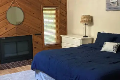 Image de Harbor Springs 3 bdrm, 2. 5 bath condo. Beach, pools, close to skiing & golfing.