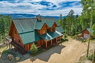 Image de Wine Down Retreat, Two Master Suites, Gameroom