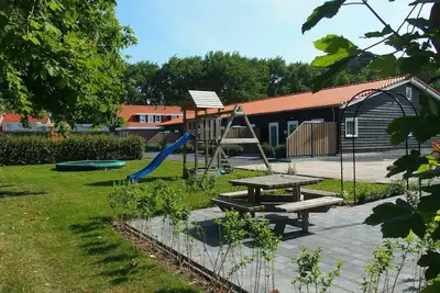 Image de Child-friendly, modern holiday home in Oostkapelle with a collective playground