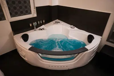 Loft-Appartement-Bain à remous