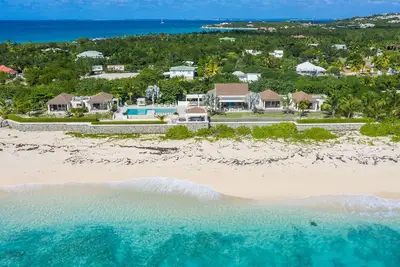 Image de Beachfront villa with concierge, housekeeping, airport pickup, pool