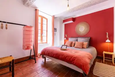 Image de Suite privative au Rdc avec salle de bain séparée