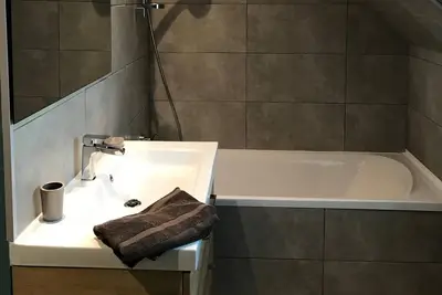 Image de Maison-Villa-Salle de bain et douche-Vue sur Jardin-Villa Pétale de Rose