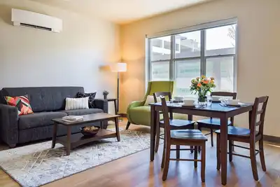 Image de Your Unbeatable 2 Bed Travel Apartment is Steps Away from World-Class Shopping