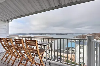 Image de 1 Mi to Shops & Dining: Idyllic Lakeside Getaway!