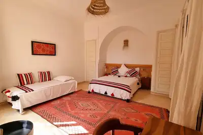 Image de Grande chambre triple jardin et terrasse privatifs
