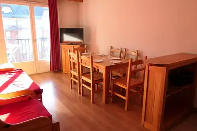 Image de Appartement cosy 2 pièces + coin nuit, pied télécabines, 6 pers. , piscine chauffée, Saint-Gervais