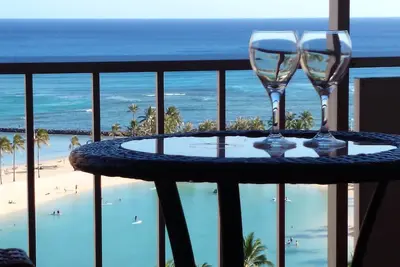 Image de Posh & Lavish. . . 2 Adjoining Suites. . . Direct Ocean Views