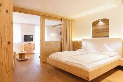 Image de Appartement \"Buck - Sittnerhof\" avec vue sur les montagnes, piscine, terrasse et jardin