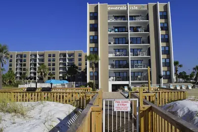 Image de Emerald Isle 312 by Alicia Hollis Rentals Open Aug 9th Free Tickets! $300/Day