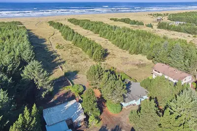 Image de Steps to Beach, Pets Ok, Fenced Yard, Fireplace (SeaNest)