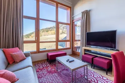 Image de 7ème étage, vue montagne, remise en forme, piscine, sauna, hammam, balcon, parking, télévision