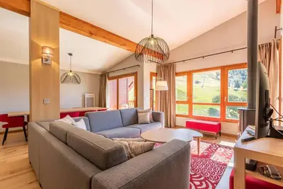 Image de 10ème étage, vue pistes de ski, remise en forme, piscine, sauna, hammam, balcon