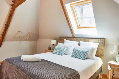 Image de double classique-salle de bain-chambre ducy