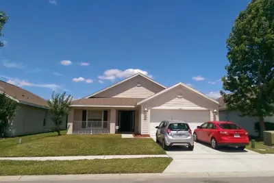Image de Spacious 4 Br 3 Ba w/pool close to airport & parks