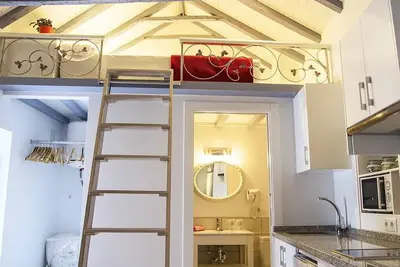 Image de Gris-Appartement-Supérieure-Douche-Vue sur Rue
