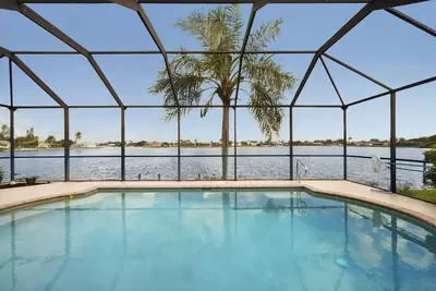 Image de Exquisite Lakeview Oasis: Charming 3 bd, 2 bath vacation rental with heated pool