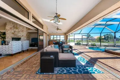 Image de V Tropical - Waterfront Luxury Home in Punta Gorda, Fl