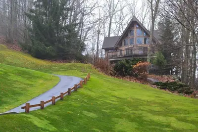 Image de Enjoy this custom built home within the exclusive Mountain Air, Resort