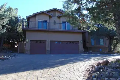 Image de Located in the Beautiful Pine Community of Hidden Valley Ranch