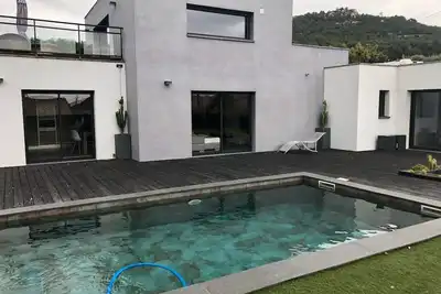 Image de Villa  comtemporaine avec piscine pour 8 personnes
