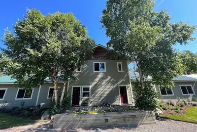 Image de Quiet, multi-family large home only 4 miles from Glacier National Park Sleeps 16