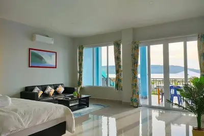 Image de Affordable luxury Deluxe oceanfront suite
