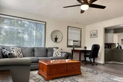 Image de Beautiful Home Centrally Located