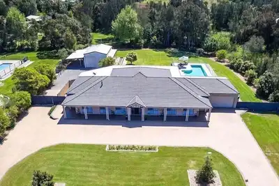 Image de Coast and Country Estate - 15m Heated Pool and Minutes to Beach