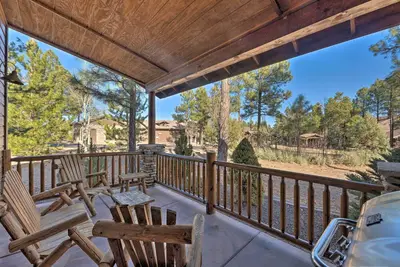 Spacious & Lovely Getaway w\/ Deck in Show Low!
