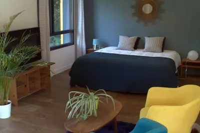 Image de Suite-Premium-Salle de bain privée séparée-Vue sur Piscine-Accès Terrasse