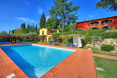 Image de Appartement avec piscine, climatisation, Wifi, Tv, vue panoramique, parking, près de San Gimignano