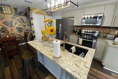 Image de Modern & Marvelous-  3 bed 2 bath East Memphis Gem