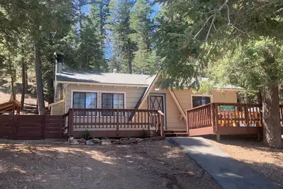 Image de Sierra Pines Chalet! Sled Hills! Close to Hiking/Biking Trails! Fenced-In Yard!